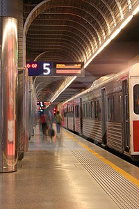 「桃色通学列車」一斉補導 2011/11/08 08:47:44