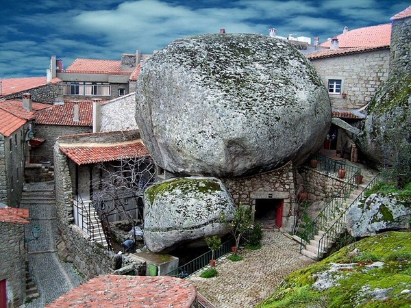 ポルトガルにある石の村モンサントに一度は訪れておきたい12枚 Lifener ライフナー