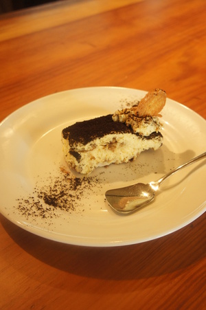 maru CAFEのティラミスとアップルパイ