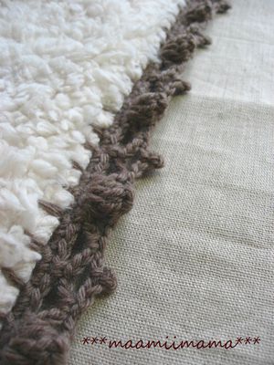 ハンドメイド：ふわふわボアの縁編みブランケット