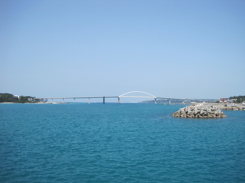 瀬底大橋