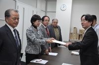 防衛局と外務省に抗議 2014/04/03 08:59:42