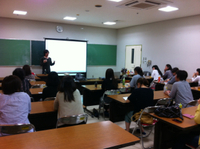 本当の国際化って？小学校の先生と（旅309日後・11月5日） 2011/11/09 02:08:44