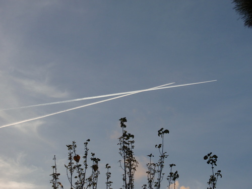 飛行機雲　３
