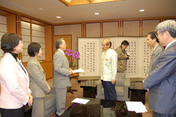 仲井真知事に予算要請