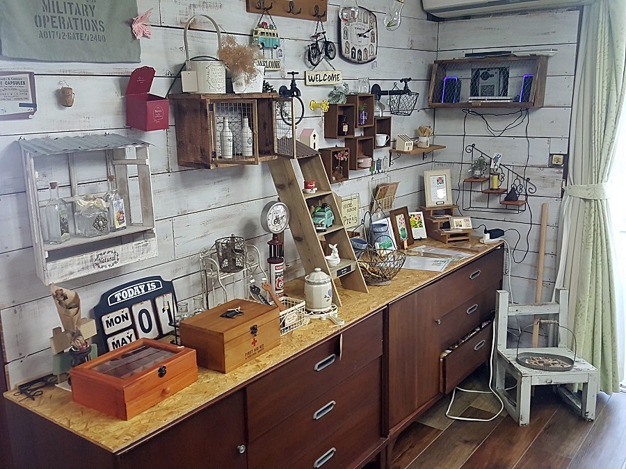 浦添市安波茶 雑貨屋 Vesely  アンティーク雑貨