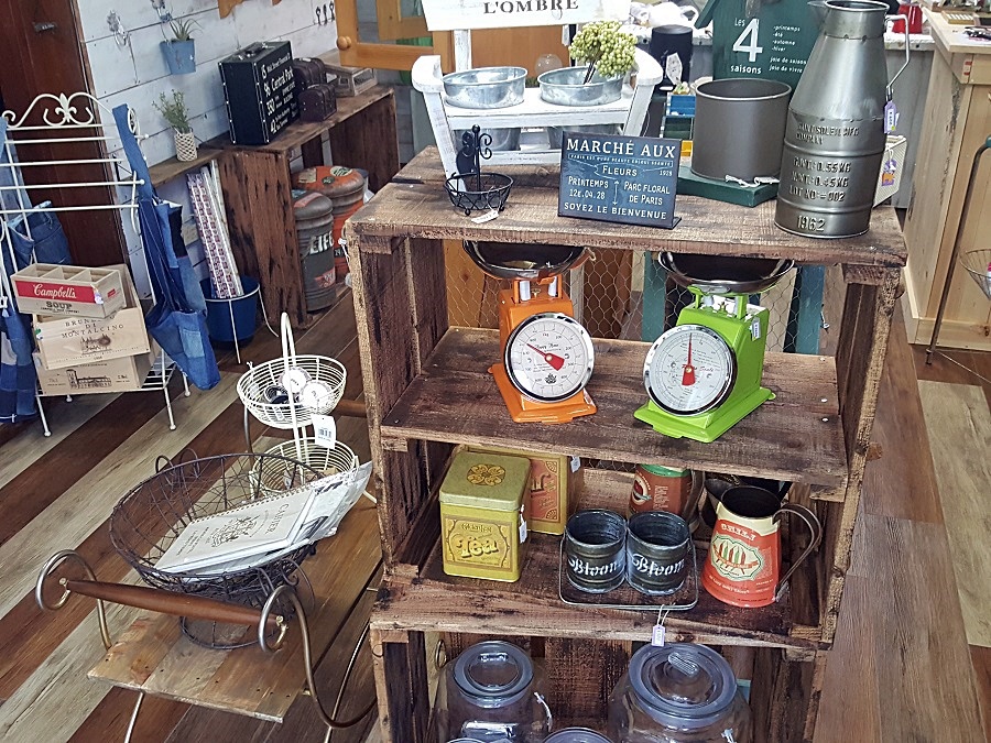 浦添市安波茶 雑貨屋 Vesely  アンティーク雑貨