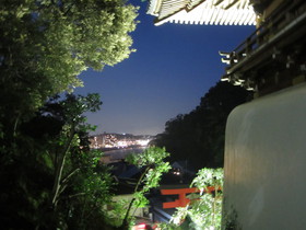 湘南江の島、日本三大弁財天を奉る江島神社へ向かったが、青銅の鳥居や朱の鳥居、瑞心門が暗くてよく見えず....