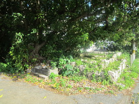 宮古島の「久松みゃーか群」、宮古島に今も残る「ぶさぎ」とも呼ばれる風葬墓地の巨石墓