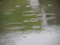 6月23日、全国一早く沖縄地方が梅雨明け宣言、空梅雨で一時は水不足が心配されたが、台風6号の大雨で若干改善の見込み