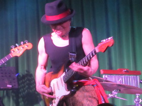 沖縄ロック界伝説のバンド、コンディショングリーンのギタリスト、シンキこと神鬼のファイナルライブ in チャクラに感動！