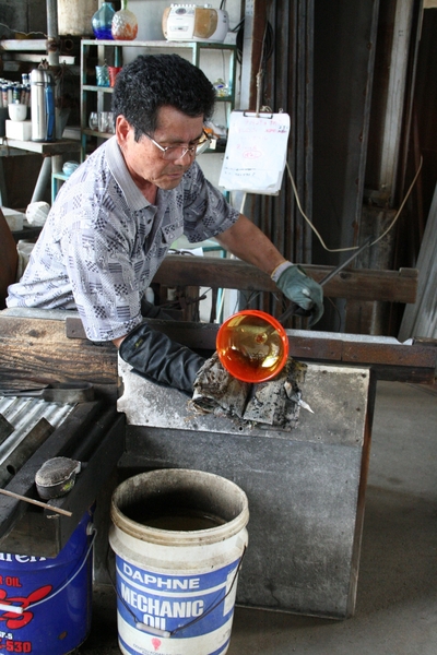 琉球ガラスが生まれる場所へ