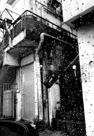 コザの雨