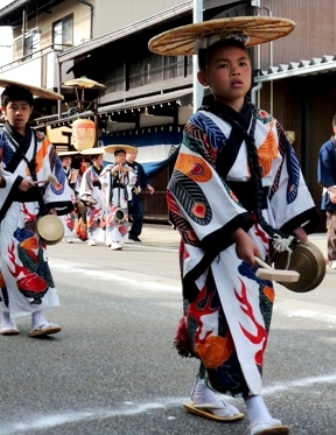 祭りの子ども