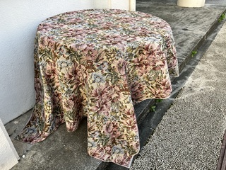 アメリカ家具 YOURS:ゴブラン織のテーブルカバー入荷
