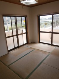 色違いのクロスがアクセント　南城市の３ＬＤＫ