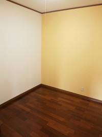 色違いのクロスがアクセント　南城市の３ＬＤＫ