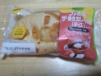 ファミマ・ザ・焼きカレーパン（チーズ） 2022/07/23 14:55:00