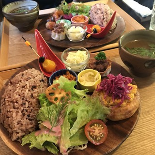 スタッフ皆で食事へっ♪