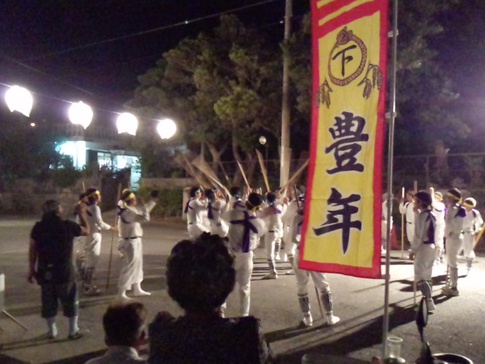 百名の綱引きへ