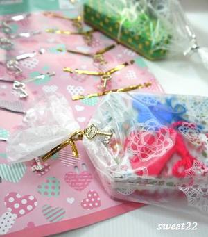 ★英字入りデザートカップ＆チャーム付きビニタイDAISO♪