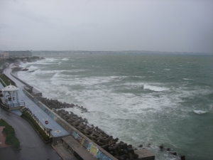 台風情報をスタジオから