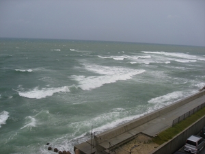 台風情報をスタジオから