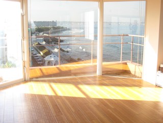 朝の海辺でヨガ(*^。^*)
