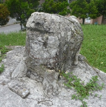高嶺の石彫獅子