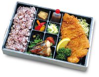 パイン豚のトンカツ弁当始めました。だいこんの花小禄店限定 2013/07/16 12:00:36