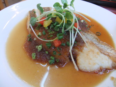 魚屋直営食堂　魚まる