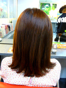 セミロングレイヤー　ミディアムレングス　シャギーヘアカラー　