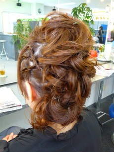パーティーヘアー　セット　まとめ髪　アシンメトリー　カール