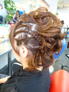 パーティーヘアー　セット　まとめ髪　アシンメトリー　カール