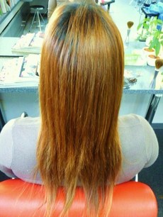 ストレートロング　ハイライトカラーリングヘアー