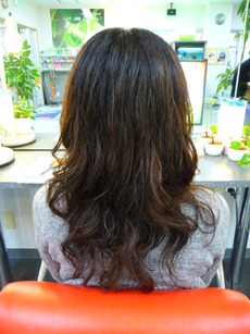 スパイラルパーマ　ロングヘアースタイル　ふわユル系