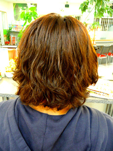 ショートソフトスパイラルパーマ　ふわユル系　ヘアカラー