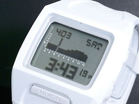 ニクソンホワイトカラー夏の海のお供に(^^♪　 2010/05/08 06:23:05