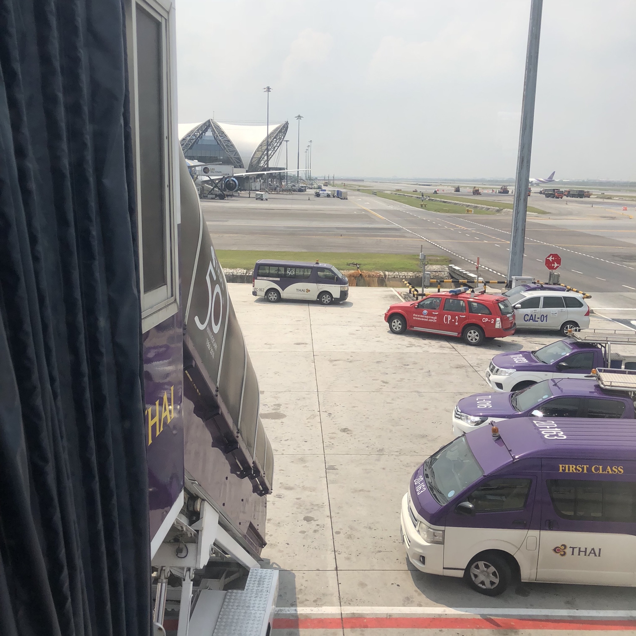タイのスワンナプーム国際空港で飛行機が離陸しない。。。初めての機内で1時間以上待機したよ。
