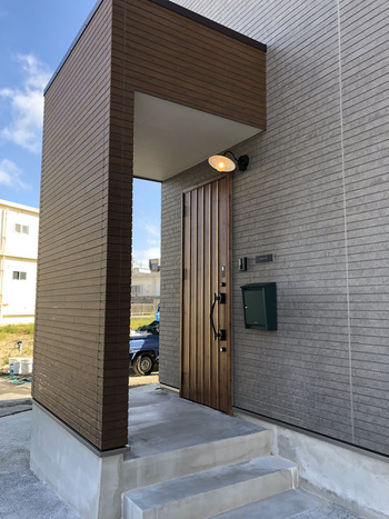 毎日使う 玄関ポーチ のデザインどうする イエラボ 木造新築住宅 完成見学会